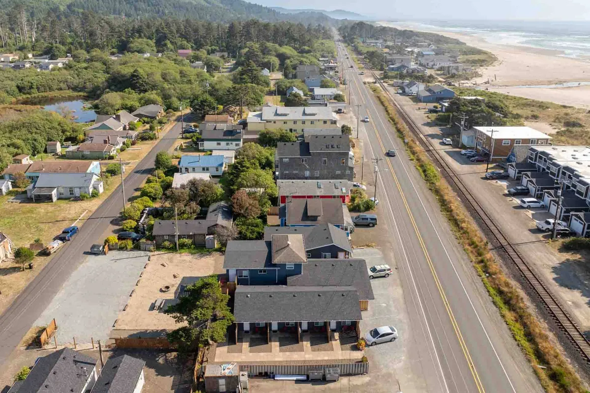 This image shows a charming streetscape with inviting houses bordered by a road leading directly to the beach. Trees frame the scene, suggesting a welcoming neighborhood atmosphere. The proximity of the homes to both the beach and the community's amenities hints at easy access to local shops and restaurants, mirroring the section's emphasis on exploration and convenience.